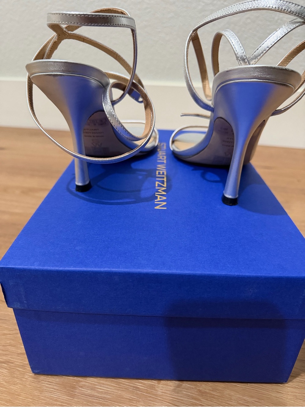 Stuart Weitzman - Picture 3 of 5